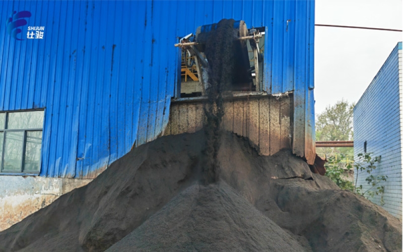 造紙廠污泥加入SJC-12 泥餅干燥飽滿